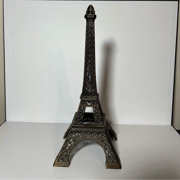 Charming 10-Inch Metal Eiffel Tower Replica - Parisian Chic Home Decor - Picture 1 of 4